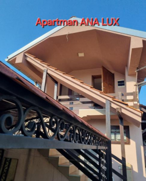Ana LUX